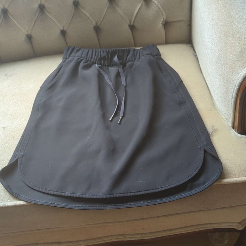 Lululemon On the fly skirt (NWOT)